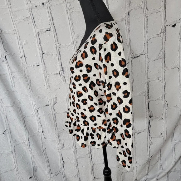 JUNIORS Leopard Print Long Sleeve Shirt Blouse Ruffle Hem Casual Cute Soft Sz L - Picture 6 of 9